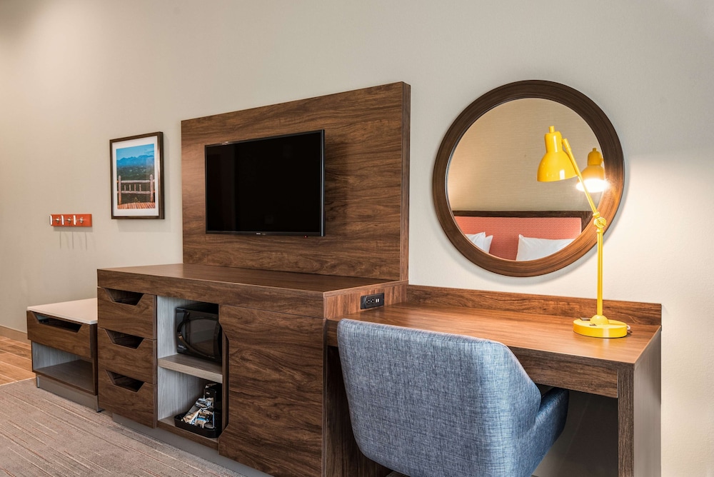 Hampton Inn Batesville - photo 8