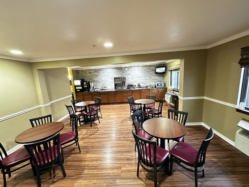 Super 8 by Wyndham Eau Claire WI - photo 22