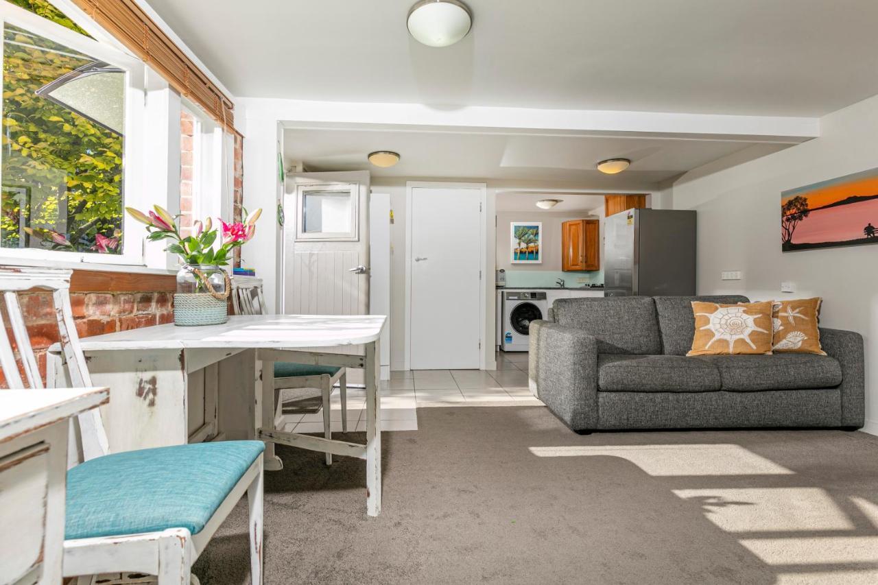Whitby Studio Mairangi Bay Beach — 5-Star Luxury Hotel in Auckland, New Zealand
