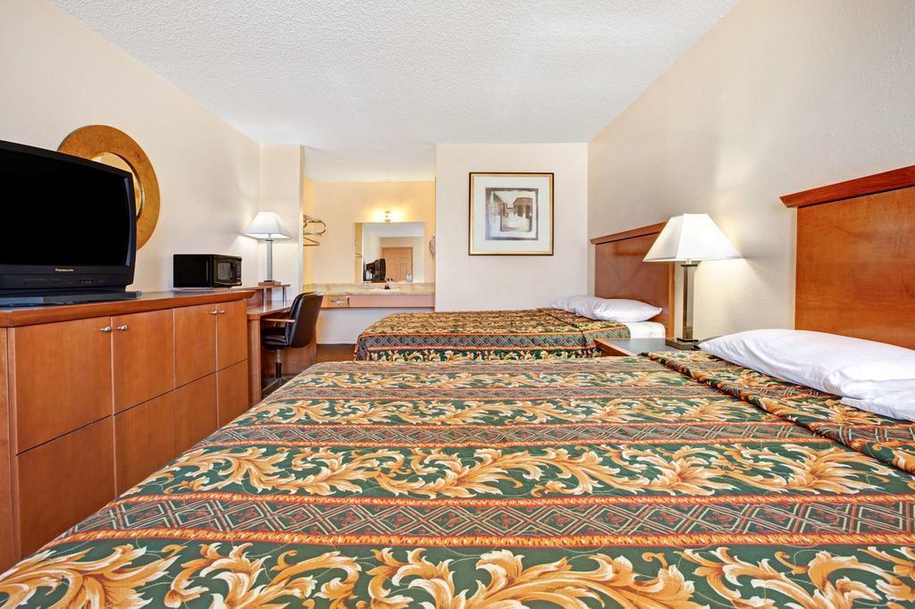Knights Inn Anadarko - photo 4