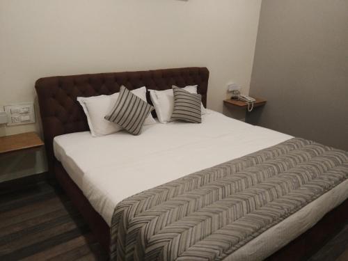Sky Lodge — 4-Star Luxury Hotel in Tumkur, India
