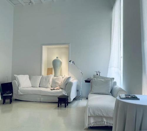 Piazza di Spagna Home Family Apartment — 4-Star Luxury Hotel in Rome, Italy