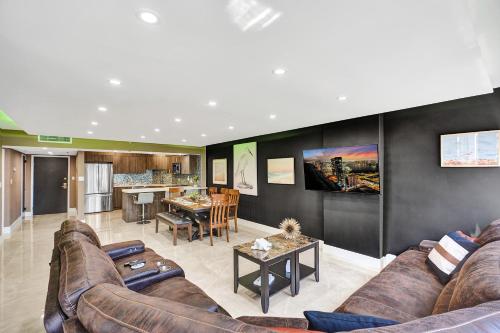 Beachside Condo with Resort Amenities Including Pools Gym and Bathtub 503 in Miami Beach, United States