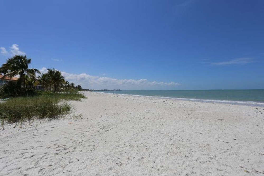 3610 Estero Blvd - photo 30