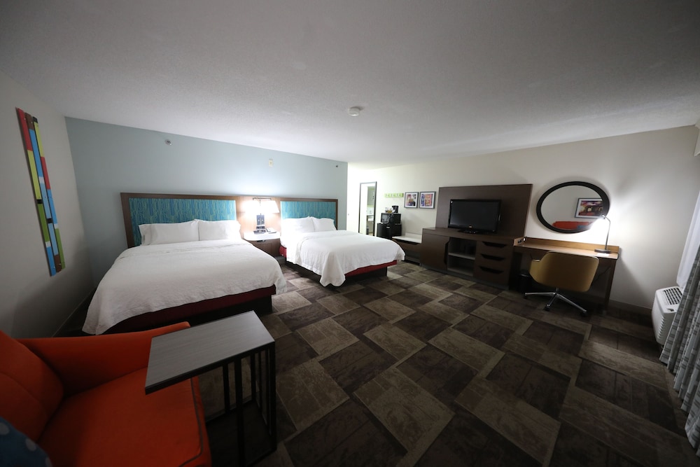 Hampton Inn Hutchinson - photo 15