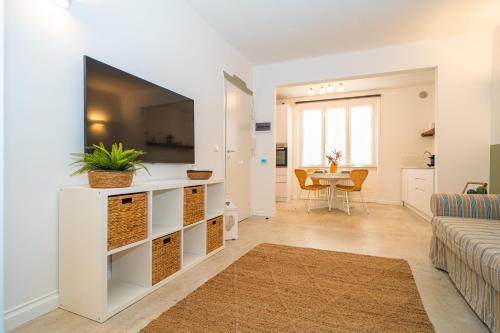 H H Moneglia Il Vicolo — 4-Star Luxury Hotel in Moneglia, Italy