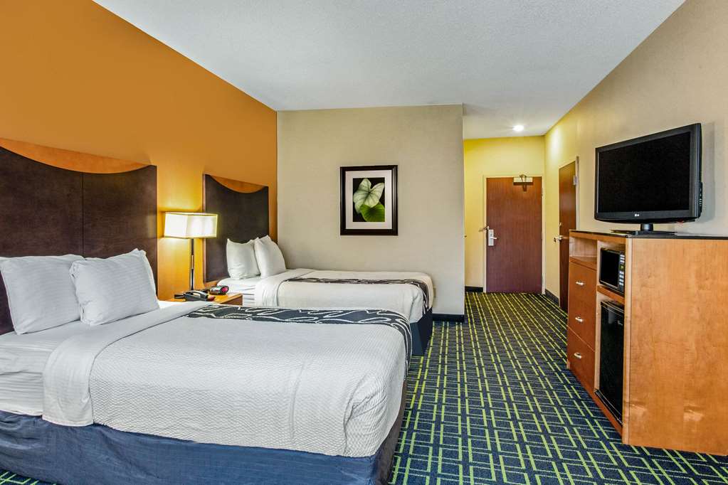 La Quinta Inn & Suites by Wyndham Manassas Battlefield - photo 23