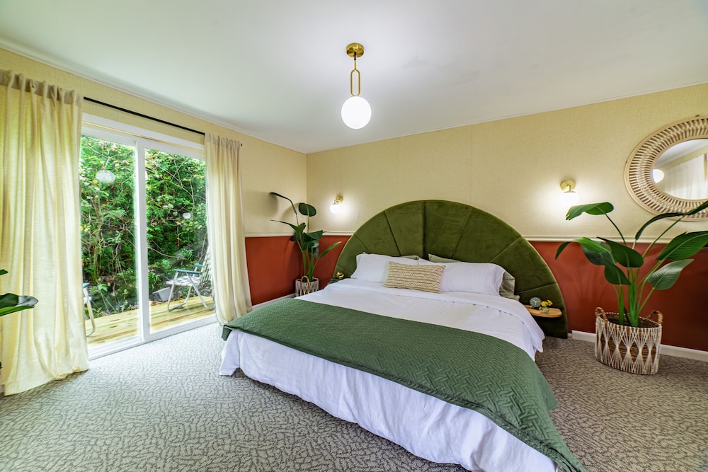 The Springs Motel - photo 8