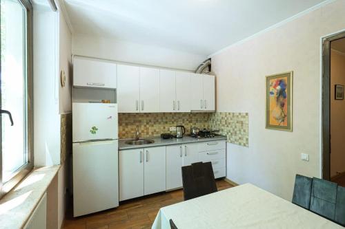 Cozy Apt near Vake Park By Wehost