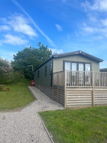 8 Lakeview — Clitheroe