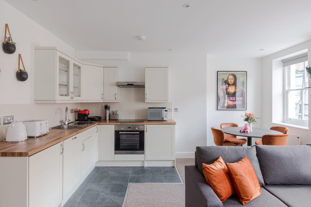 Comfortable 1 Bed by Oxford Circus — 4-Star Luxury Hotel in London, United Kingdom