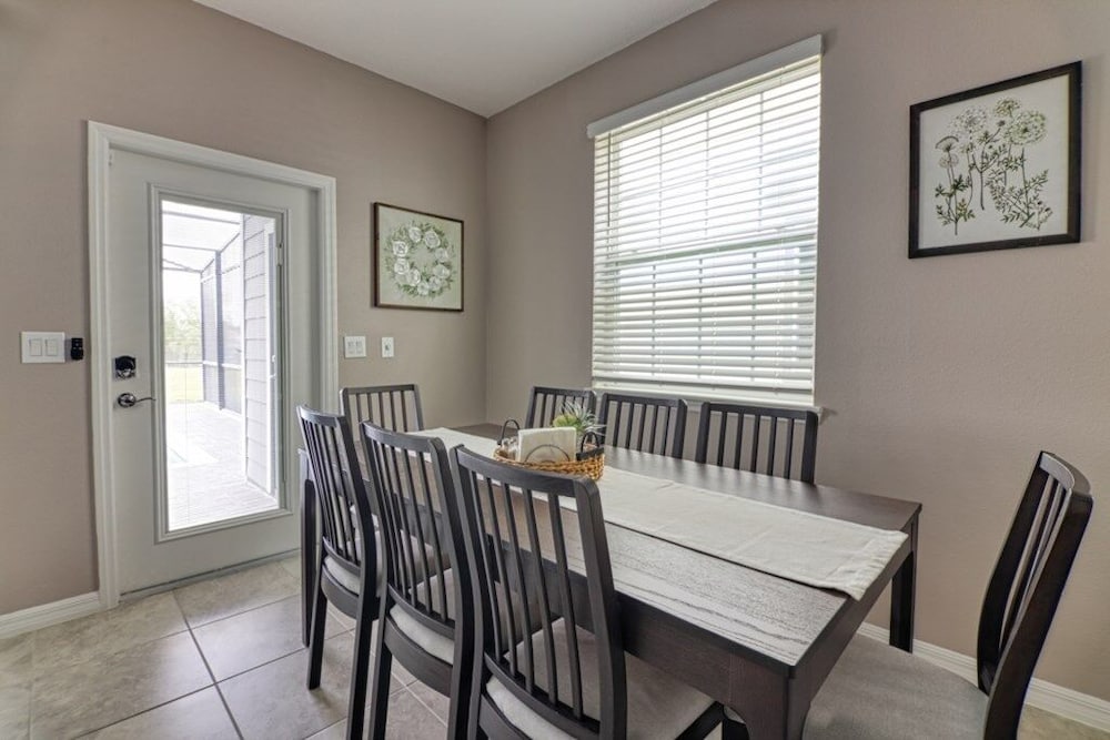 Daniel's Townhome Getaway At Windsor Island Resort 5 Bedroom Townhouse by Redawning Davenport - photo 55