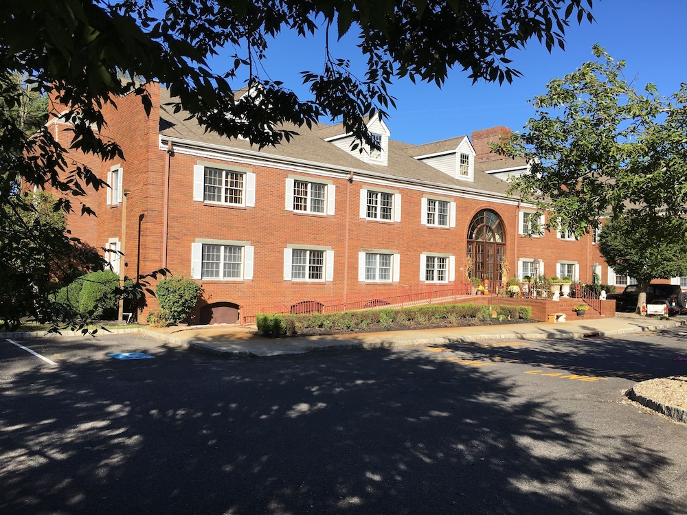 Colts Neck Inn Hotel - photo 46
