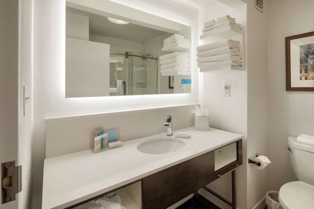Hampton Inn Louisville Northeast - photo 23