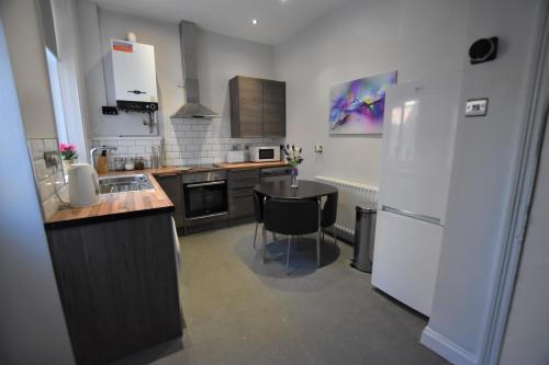 Dwell Living Central 5 BD Sleeps 10 — 4-Star Luxury Hotel in Sunderland, United Kingdom
