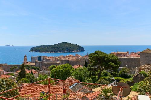 New & Stunning Views in Luxury 5 Divona Apartment