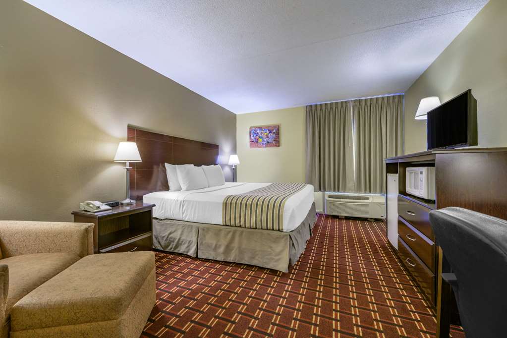 Econo Lodge Inn & Suites Triadelphia Wheeling - photo 12