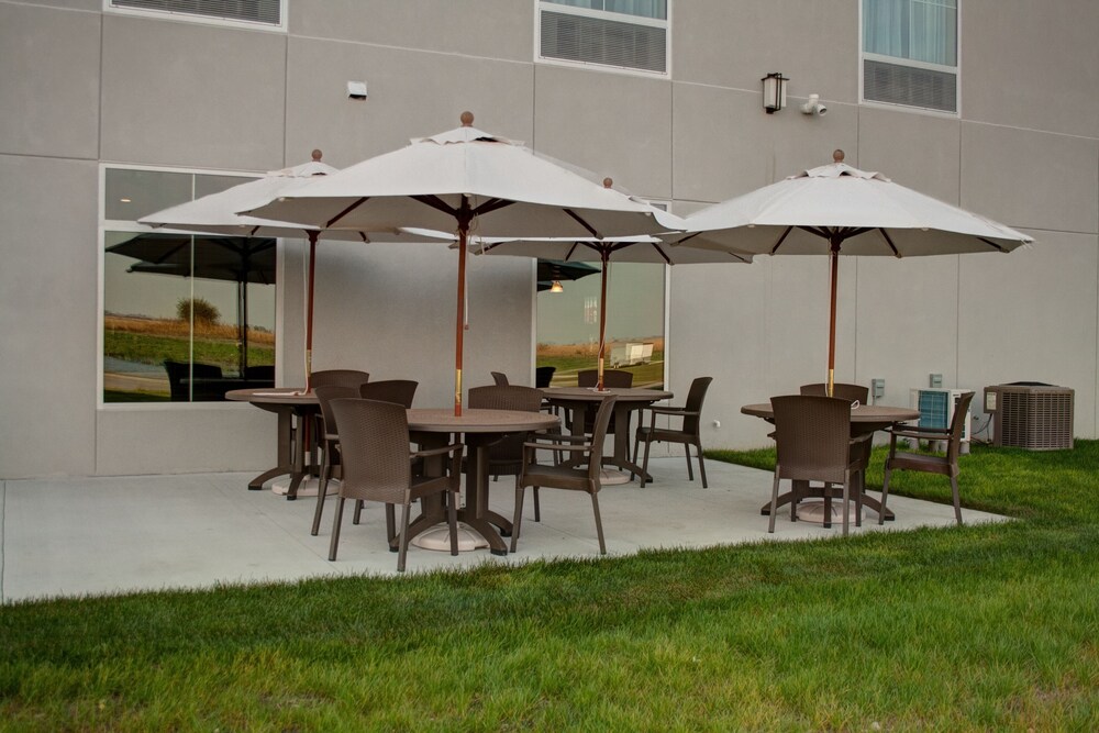 Cobblestone Hotel & Suites Jefferson - photo 43