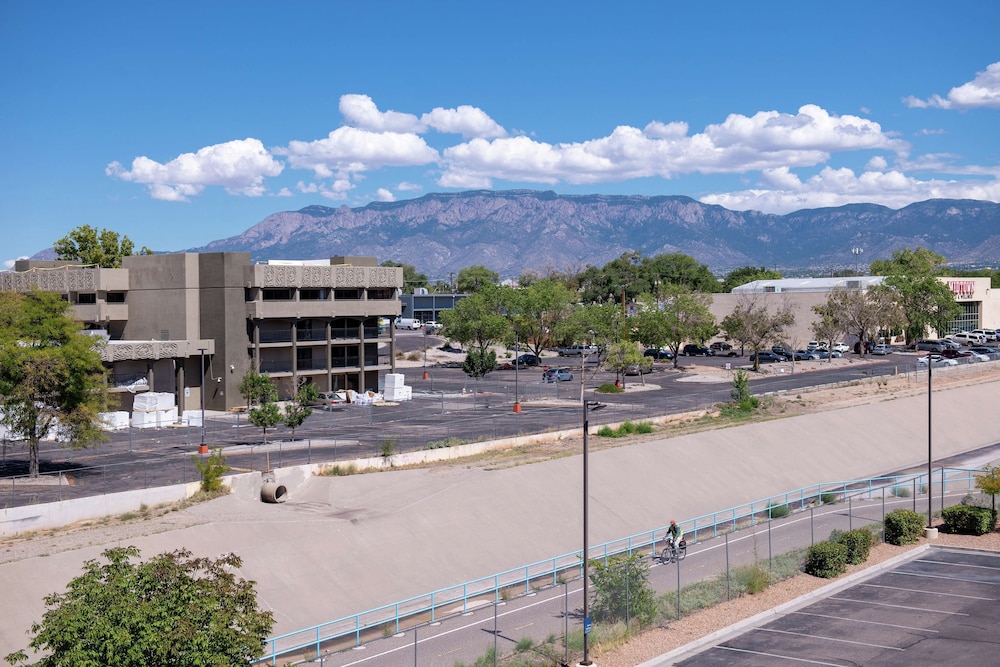 Hampton Inn Albuquerque University Midtown - photo 60