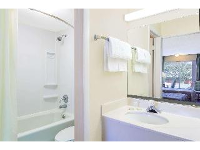 Super 8 by Wyndham Ashland Richmond - photo 20