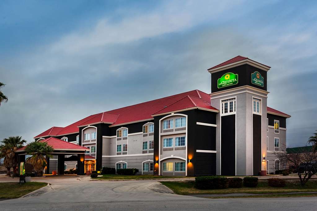 La Quinta Inn & Suites by Wyndham Seguin - photo 5