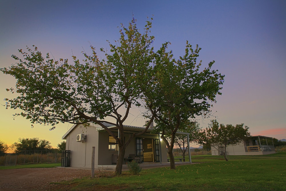 Mayfair Farm Cottages — 4-Star Luxury Hotel in Oudtshoorn, South Africa