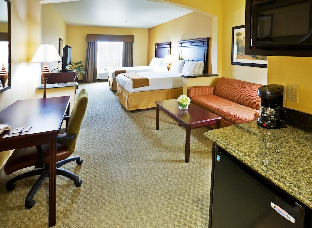 Holiday Inn Express & Suites Texarkana by IHG - photo 8