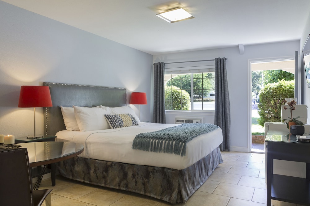 The Lodge At Blue Lakes - featured photo