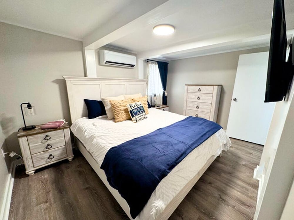 Saratoga Lakeside Retreat in Saratoga Springs, United States