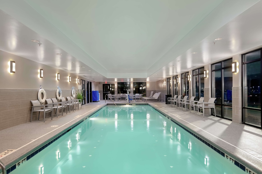 Hampton Inn Emerson LakePoint - photo 15