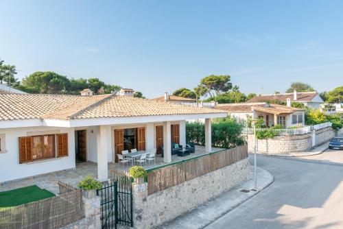 Villa Bugambilia — 4-Star Luxury Hotel in Muro, Spain