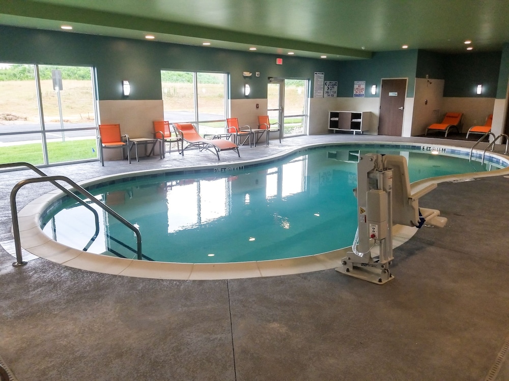 Holiday Inn Express & Suites Charlotte NE University Area by IHG - photo 38