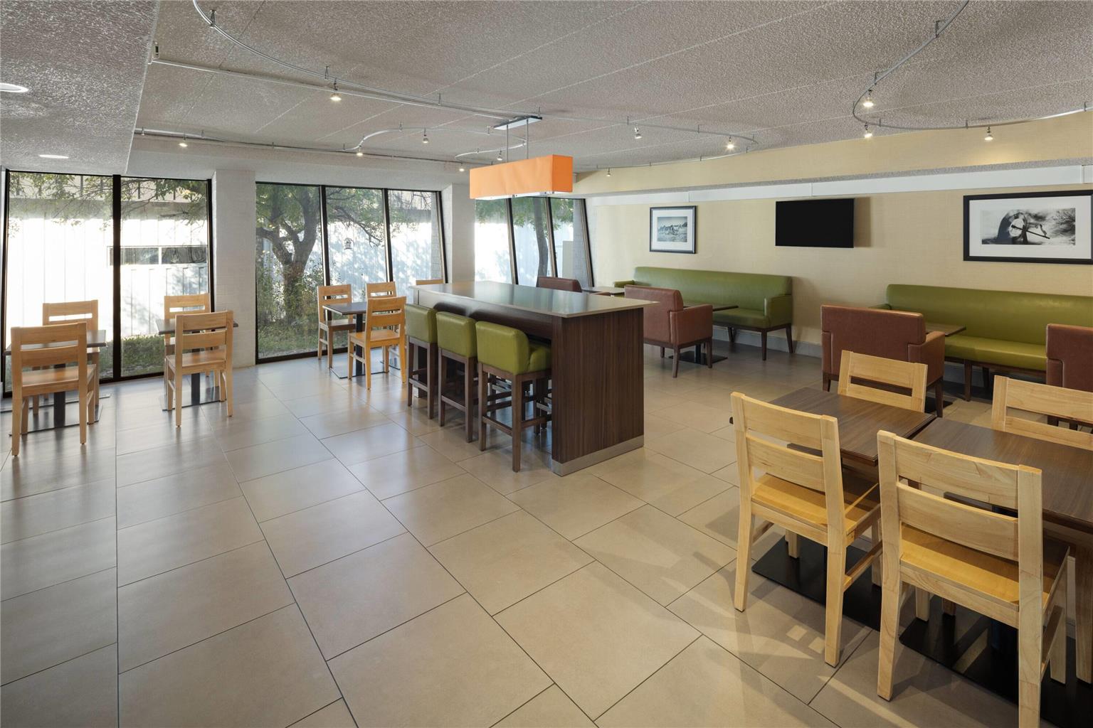 Wingate by Wyndham Lincoln Airport East I 80 - photo 38