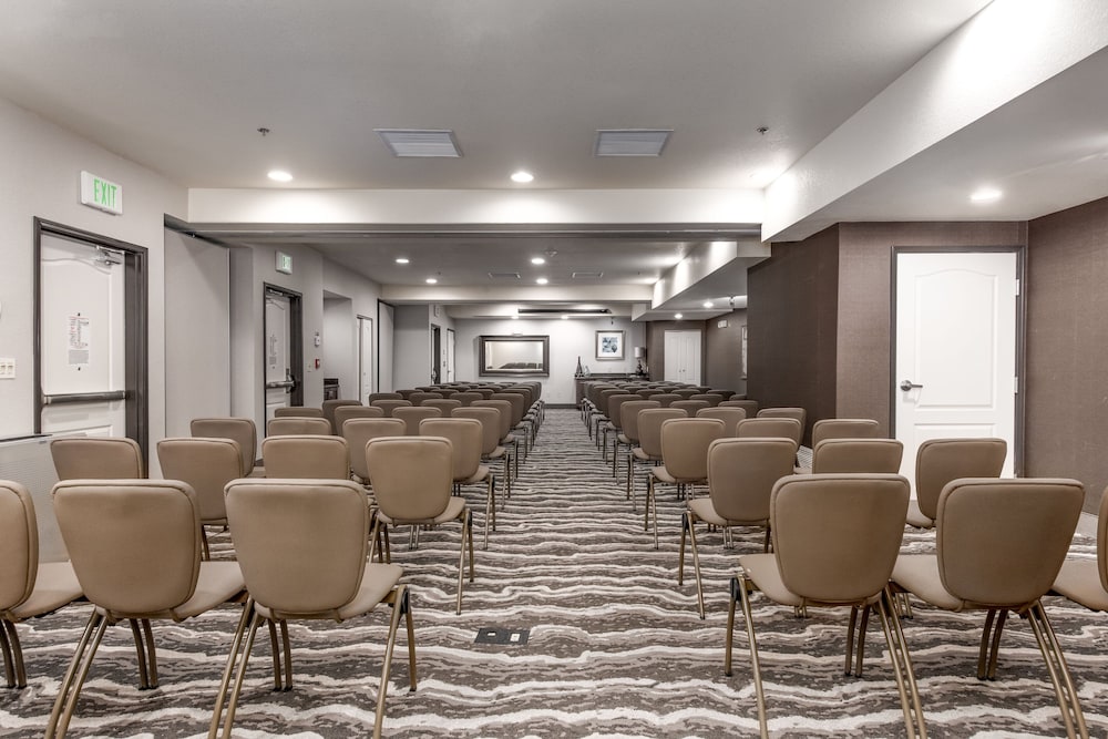 Holiday Inn Express Hotel and Suites West Valley by IHG - photo 36