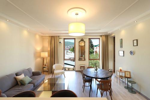 Central and Comfy Tbilisi 1BR Apartment by Wehost