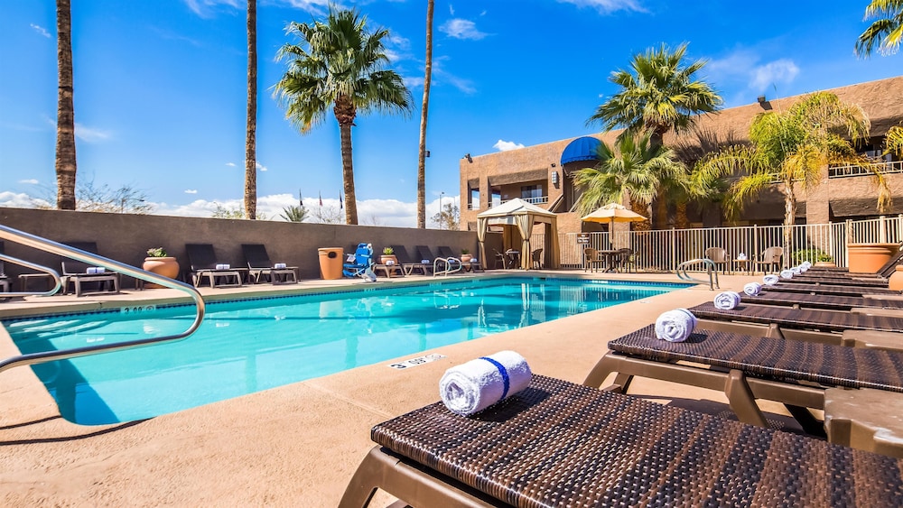 Best Western InnSuites Phoenix Hotel & Suites - featured photo