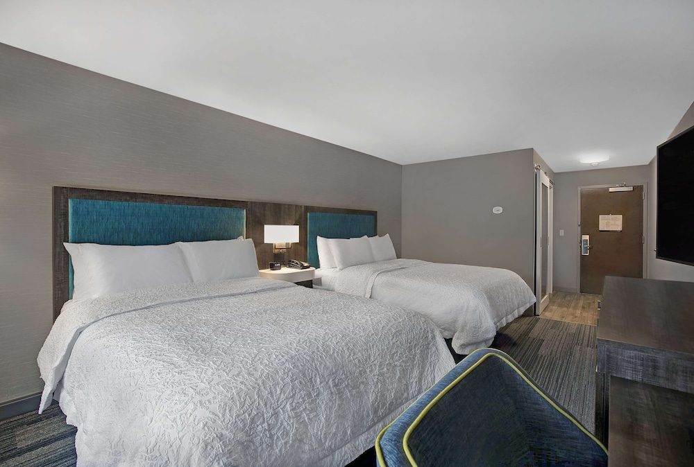 Hampton Inn Westfield - photo 14