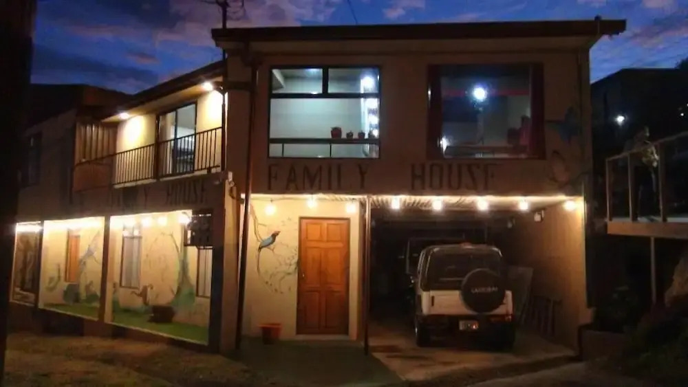 Monteverde House — 4-Star Luxury Hotel in Puntarenas, Costa Rica