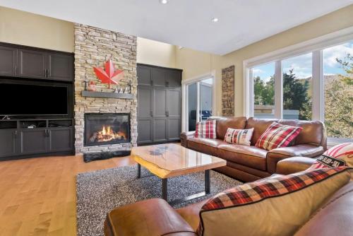 Luxurious Sierra Lane Escape in Collingwood, Canada