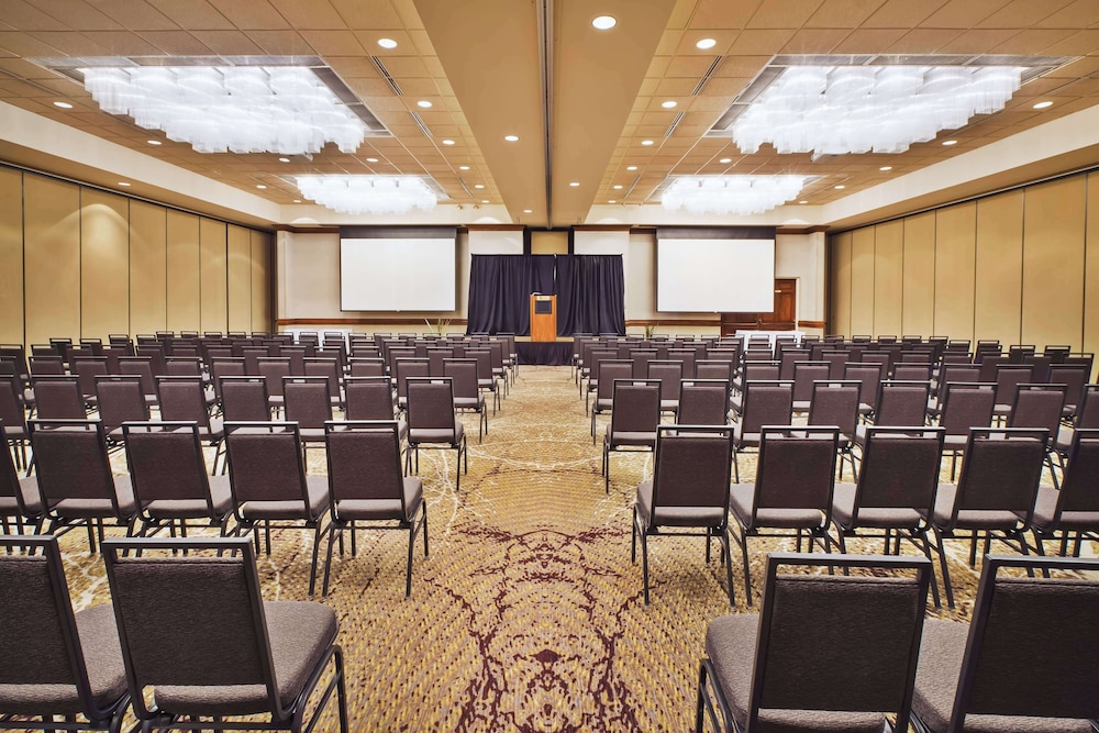 DoubleTree by Hilton Rapid City Downtown Convention Center - photo 21