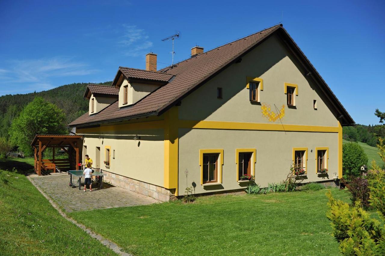 Rodinné ubytování Debrné — hotel in Hostinne