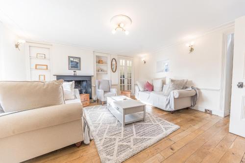 Central Kendal Georgian Home with private courtyard & free parking — 4-Star Luxury Hotel in Kendal, United Kingdom