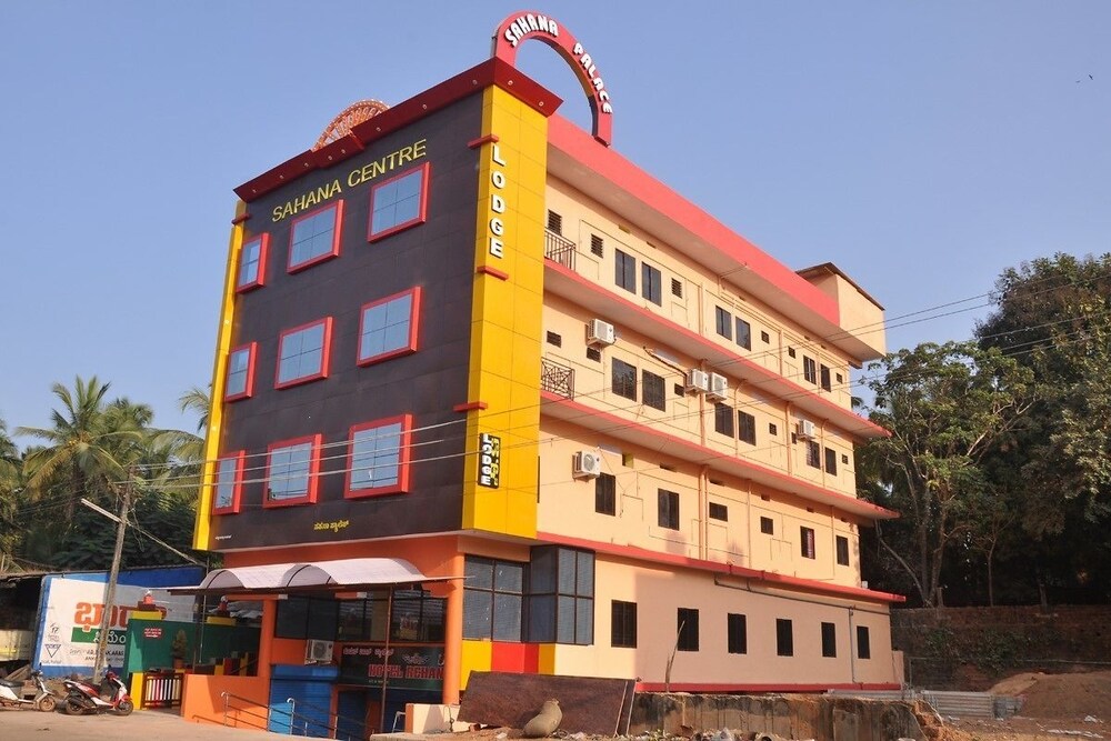 Sahana Palace — hotel in Ankola