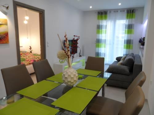 Laura Deluxe Apartment — 4-Star Luxury Hotel in Thessaloniki, Greece