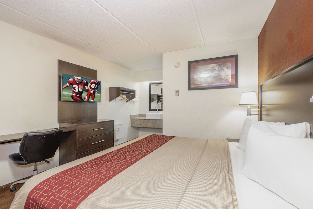 Red Roof Inn Jackson North Ridgeland - photo 4