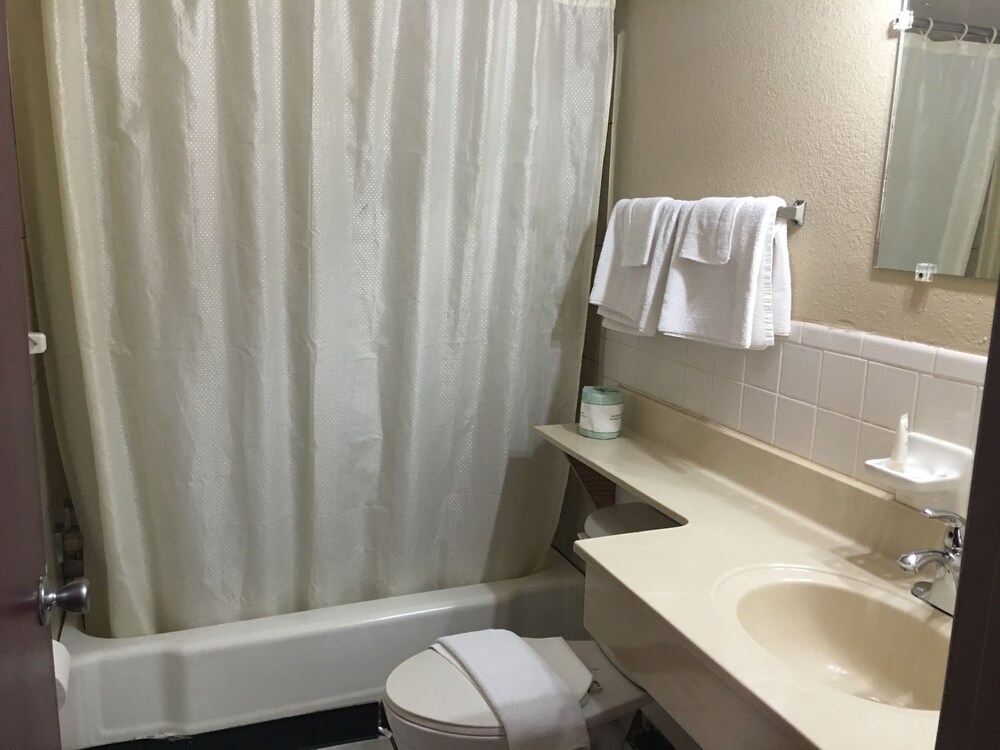 Best Value Inn Motel Sandusky - photo 53