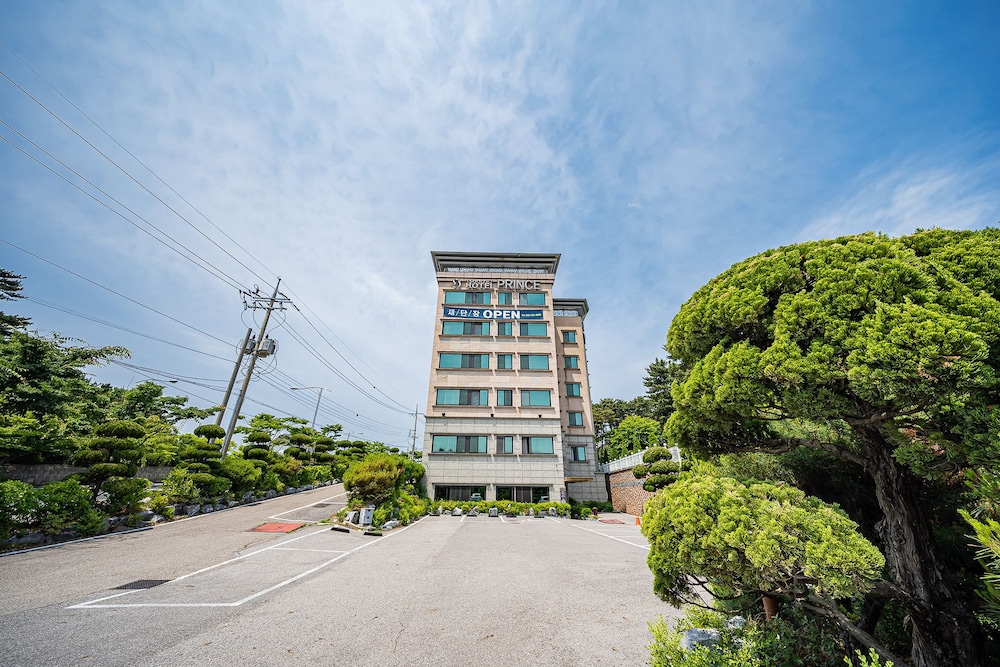 Incheon Prince Hotel - carbon neutral hotel in Incheon