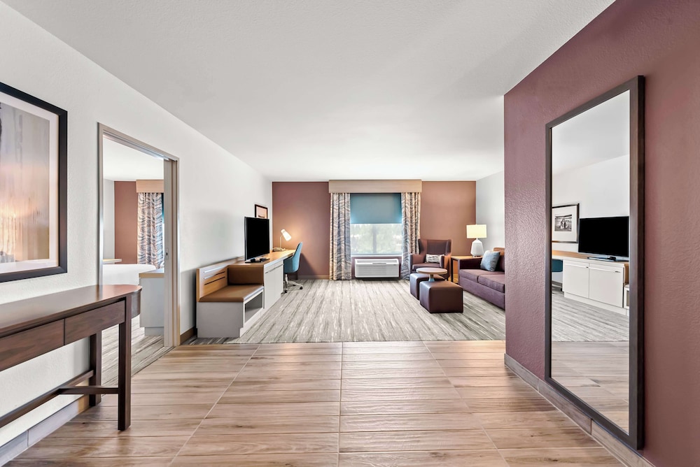Hilton Garden Inn Seattle North Everett - photo 23