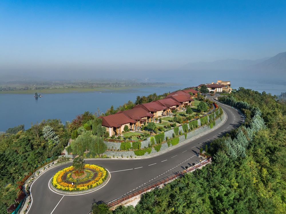 Vivanta by Taj Dal View Srinagar