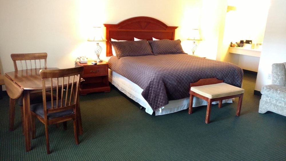 Hurricane Inn - photo 12
